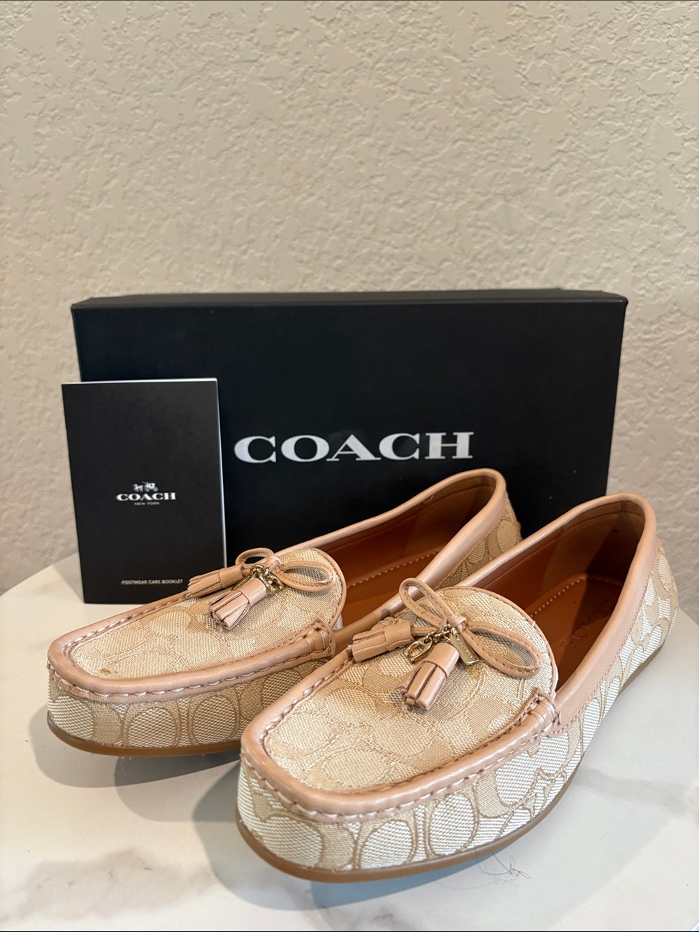 NWT 8.5 COACH Women's Beige Signature Canvas Tassel Loafers